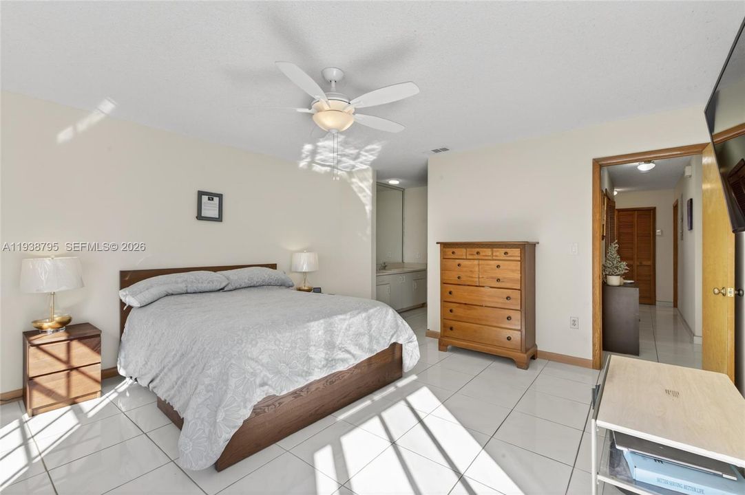 En Venta: $620,000 (3 camas, 2 baños, 1507 Pies cuadrados)