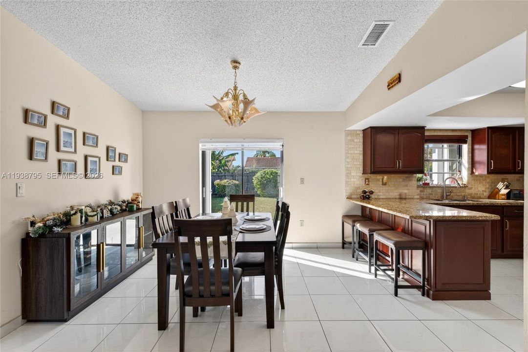 En Venta: $620,000 (3 camas, 2 baños, 1507 Pies cuadrados)