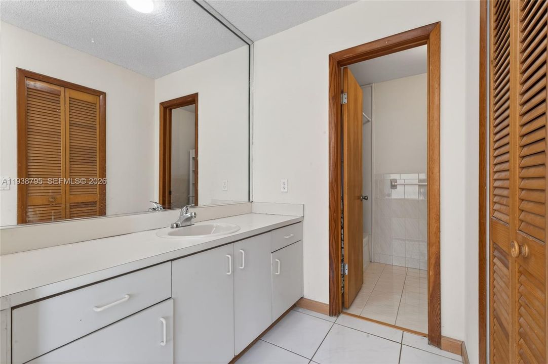 En Venta: $620,000 (3 camas, 2 baños, 1507 Pies cuadrados)