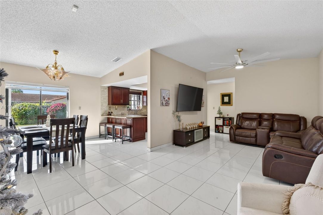 En Venta: $620,000 (3 camas, 2 baños, 1507 Pies cuadrados)