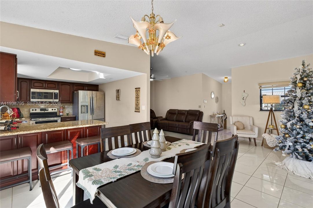 En Venta: $620,000 (3 camas, 2 baños, 1507 Pies cuadrados)