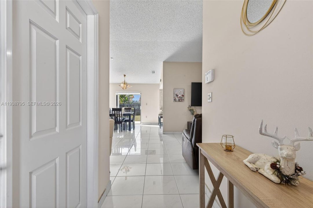 En Venta: $620,000 (3 camas, 2 baños, 1507 Pies cuadrados)