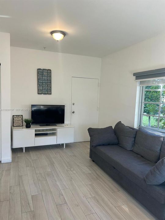 En Venta: $359,000 (2 camas, 2 baños, 595 Pies cuadrados)