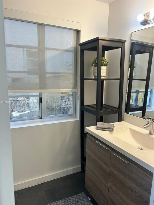 En Venta: $359,000 (2 camas, 2 baños, 595 Pies cuadrados)