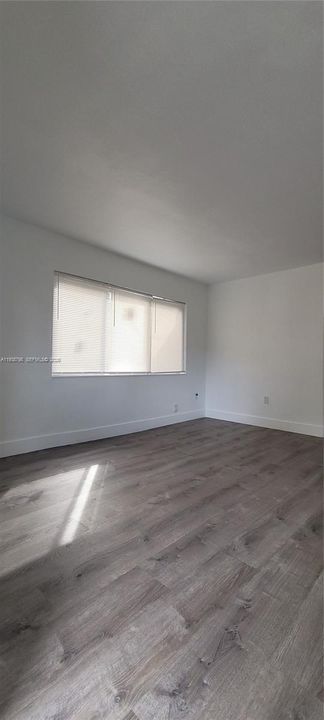 出租: $2,250 (2 贝兹, 1 浴室, 865 平方英尺)