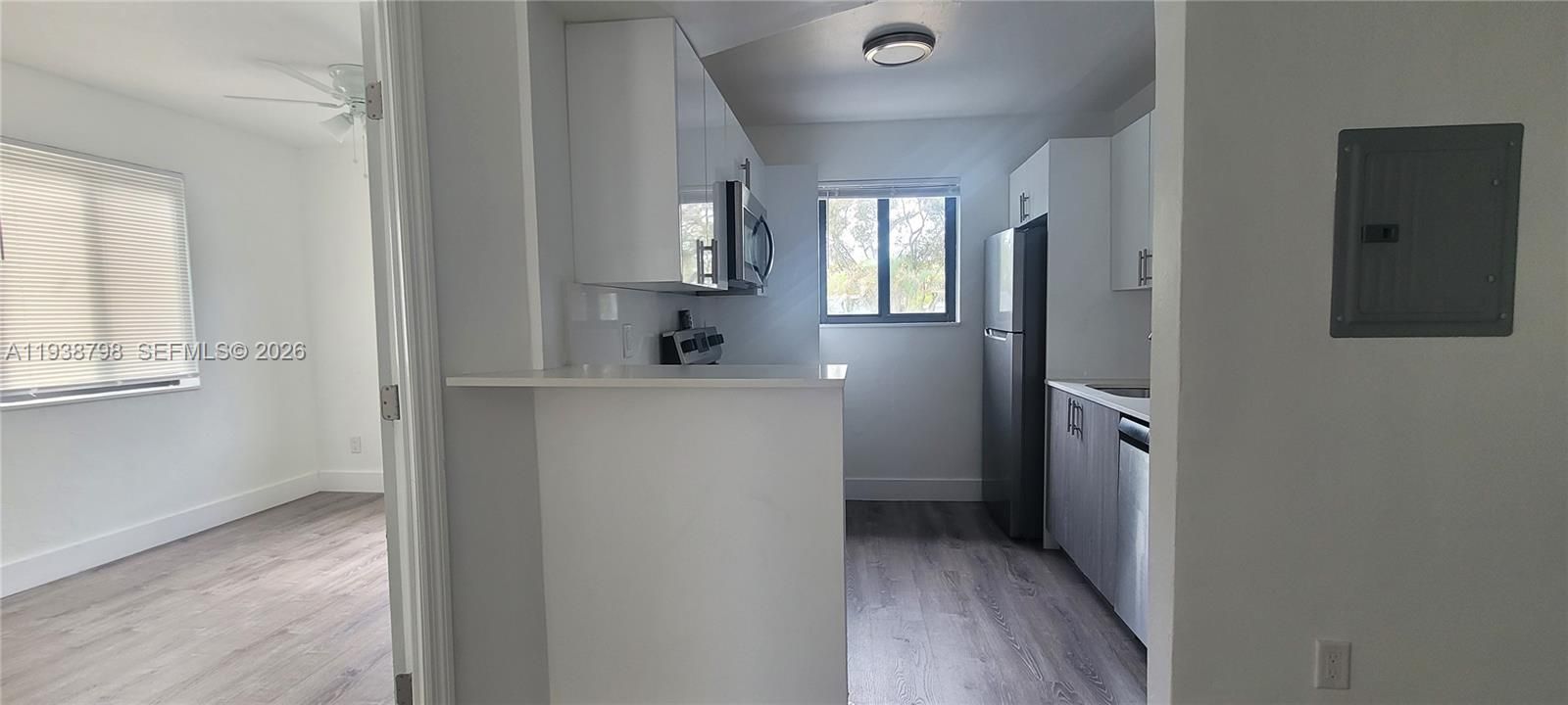 出租: $2,250 (2 贝兹, 1 浴室, 865 平方英尺)