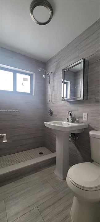 出租: $2,250 (2 贝兹, 1 浴室, 865 平方英尺)