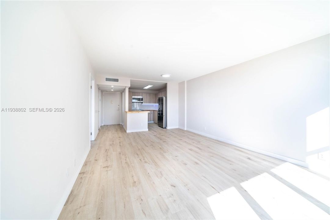 For Rent: $1,850 (1 beds, 1 baths, 780 Square Feet)