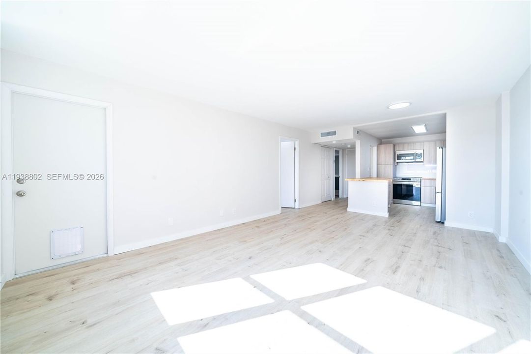 For Rent: $1,850 (1 beds, 1 baths, 780 Square Feet)