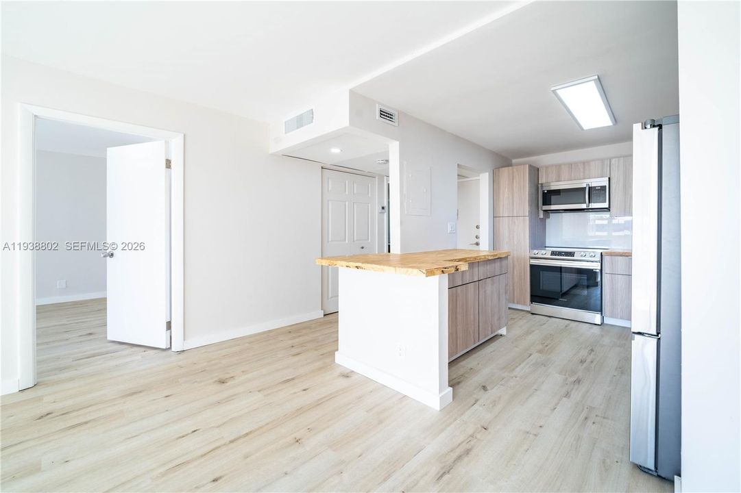 For Rent: $1,850 (1 beds, 1 baths, 780 Square Feet)