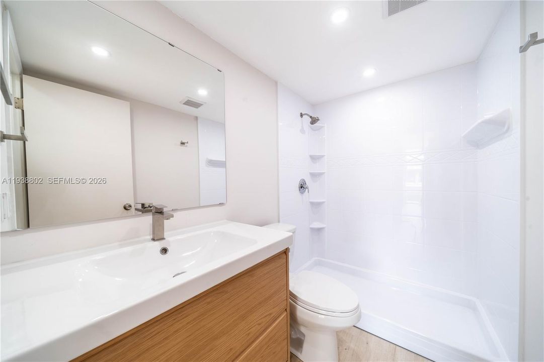 For Rent: $1,850 (1 beds, 1 baths, 780 Square Feet)