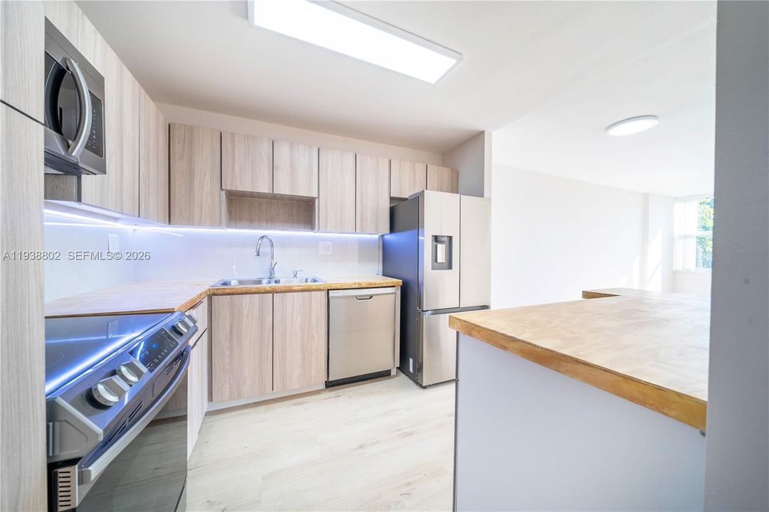 For Rent: $1,850 (1 beds, 1 baths, 780 Square Feet)