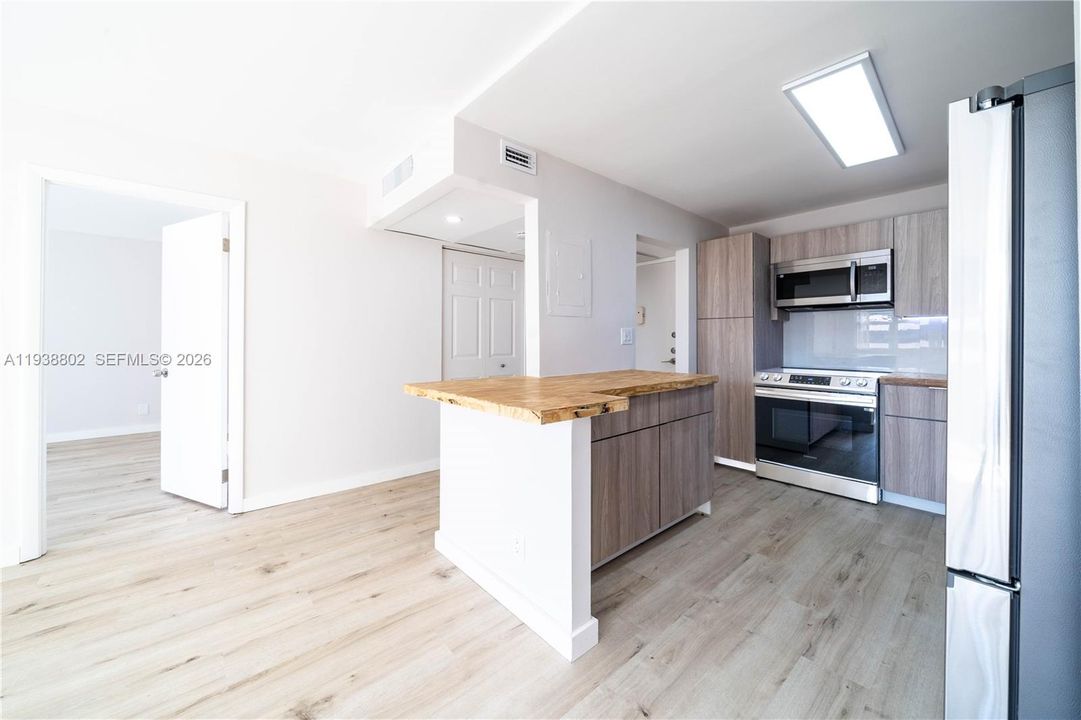 For Rent: $1,850 (1 beds, 1 baths, 780 Square Feet)