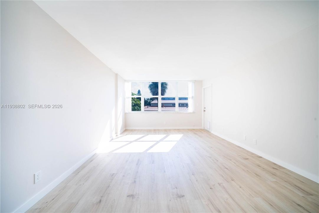 For Rent: $1,850 (1 beds, 1 baths, 780 Square Feet)