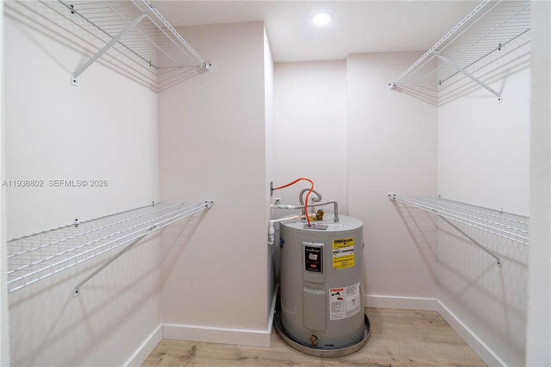 For Rent: $1,850 (1 beds, 1 baths, 780 Square Feet)