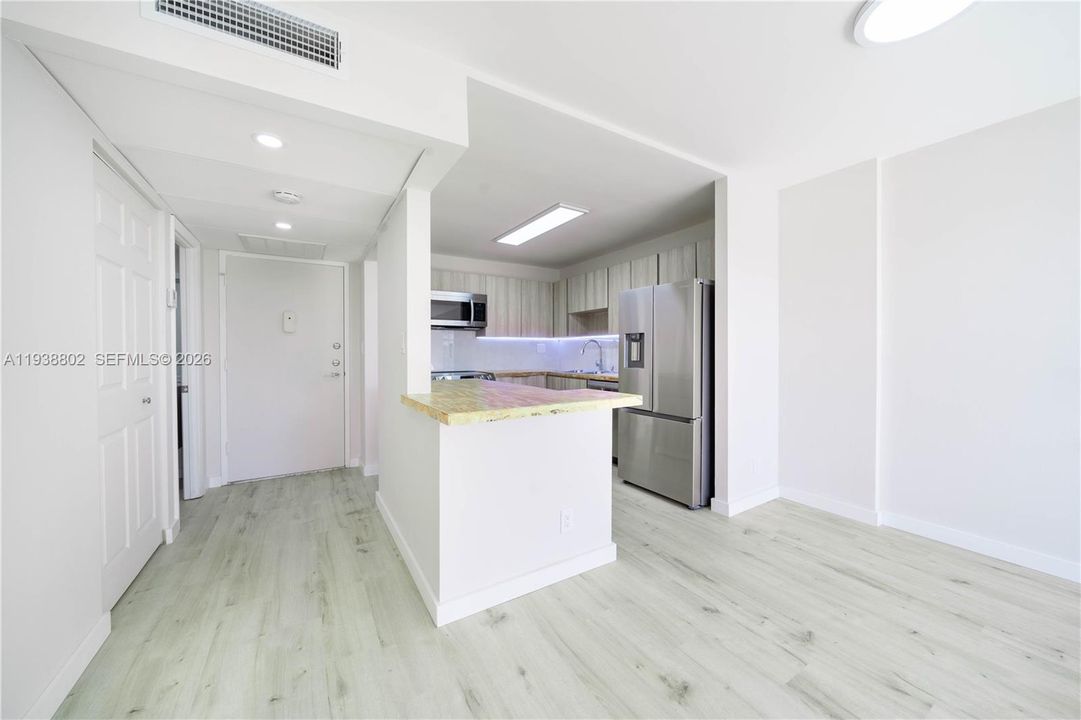 For Rent: $1,850 (1 beds, 1 baths, 780 Square Feet)