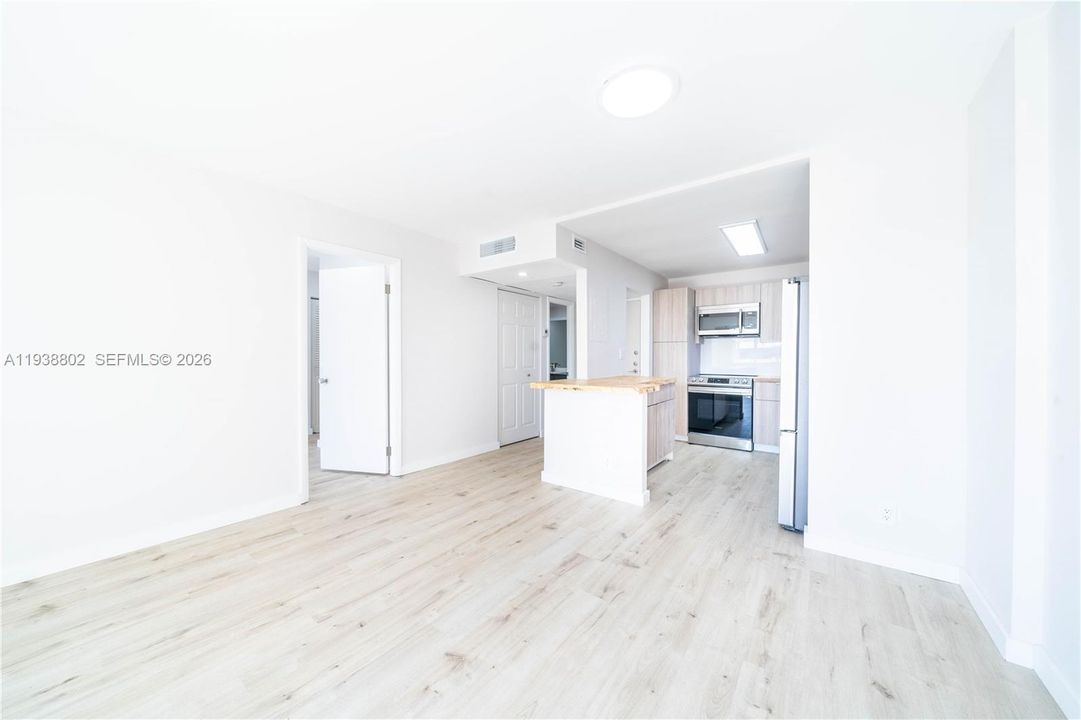 For Rent: $1,850 (1 beds, 1 baths, 780 Square Feet)