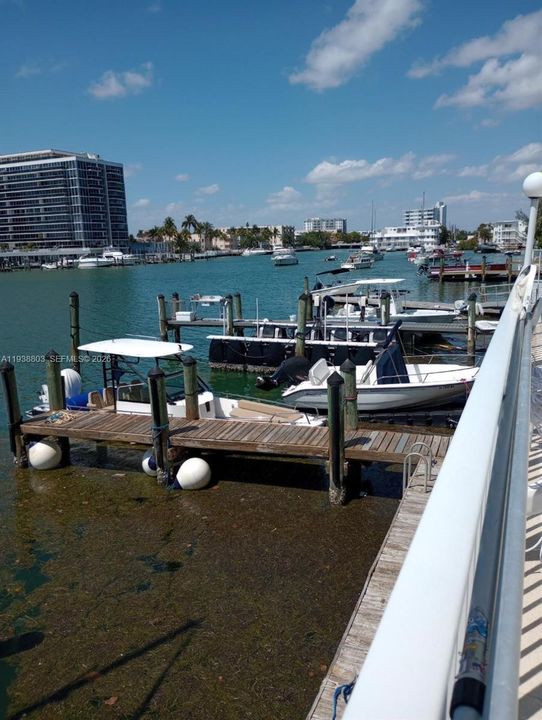 待售: $305,000 (1 贝兹, 1 浴室, 820 平方英尺)