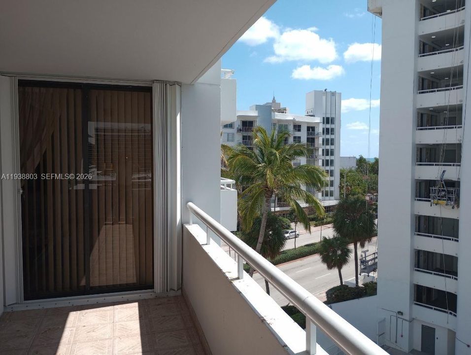 待售: $305,000 (1 贝兹, 1 浴室, 820 平方英尺)