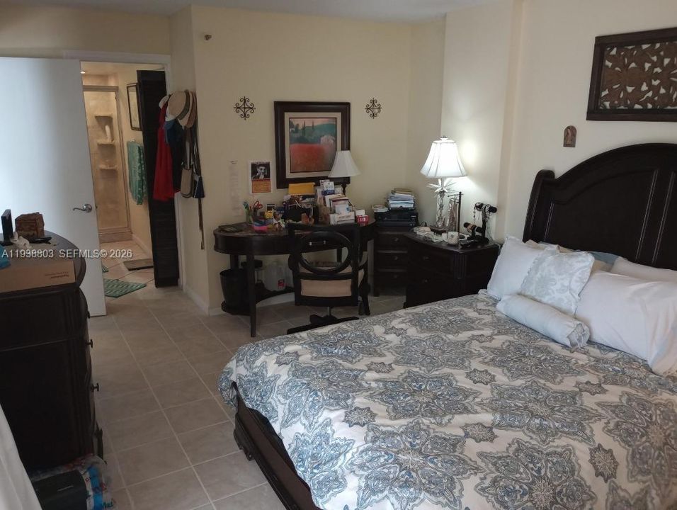 待售: $305,000 (1 贝兹, 1 浴室, 820 平方英尺)