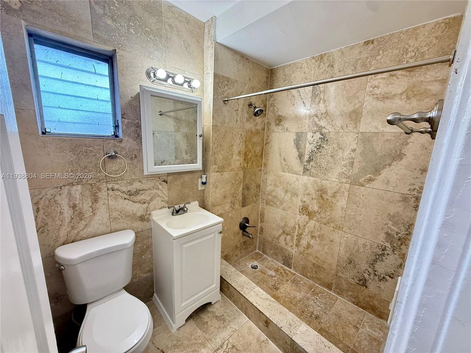 В аренду: $1,725 (2 спален, 1 ванн, 5843 Квадратных фут)