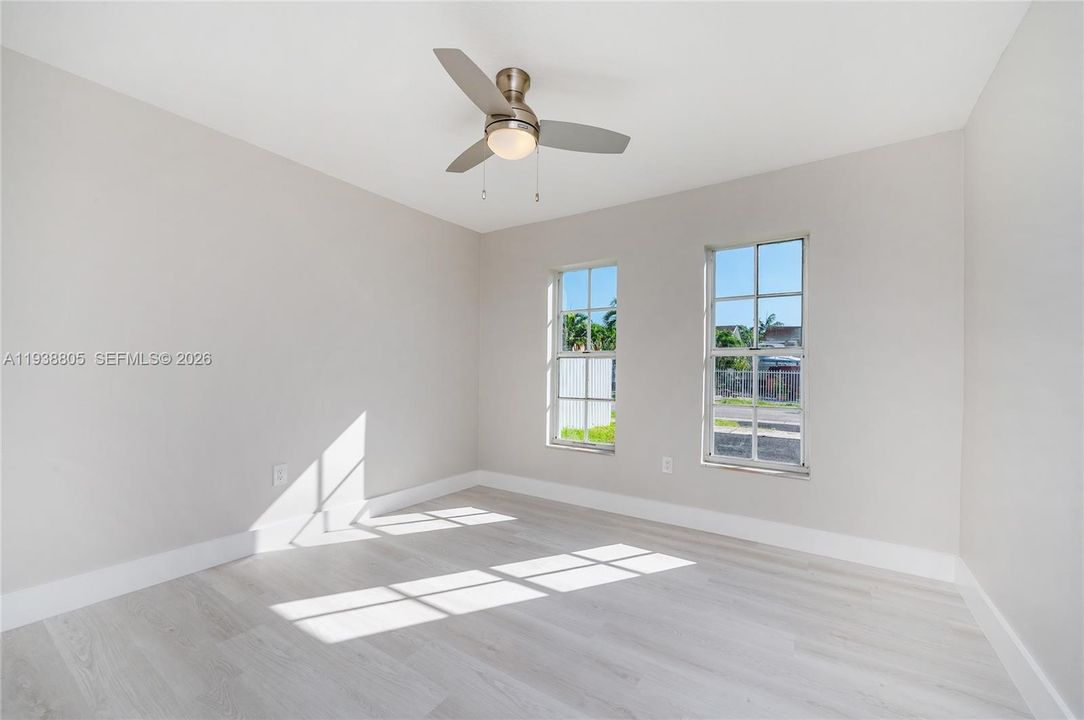 На продажу: $499,999 (3 спален, 2 ванн, 1366 Квадратных фут)