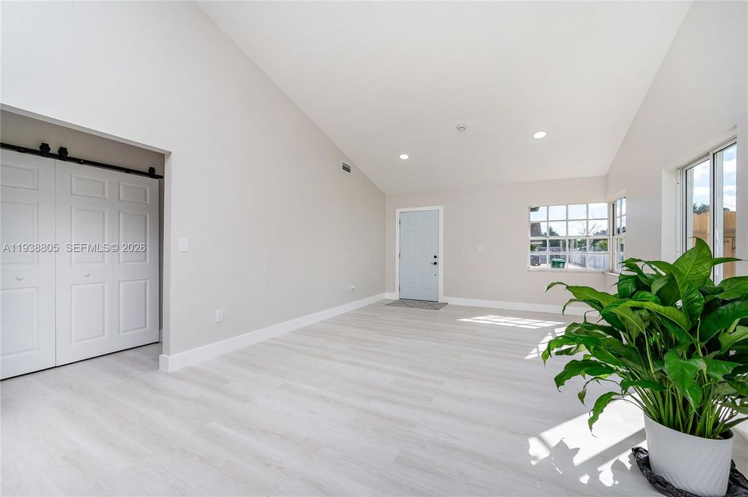 На продажу: $499,999 (3 спален, 2 ванн, 1366 Квадратных фут)