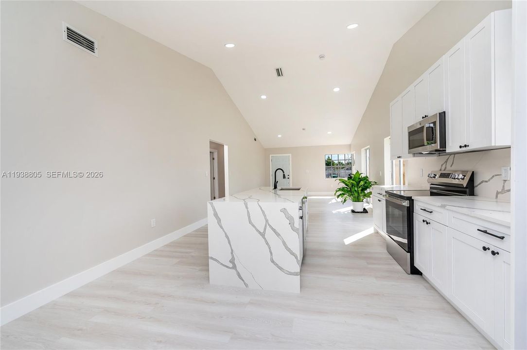 На продажу: $499,999 (3 спален, 2 ванн, 1366 Квадратных фут)