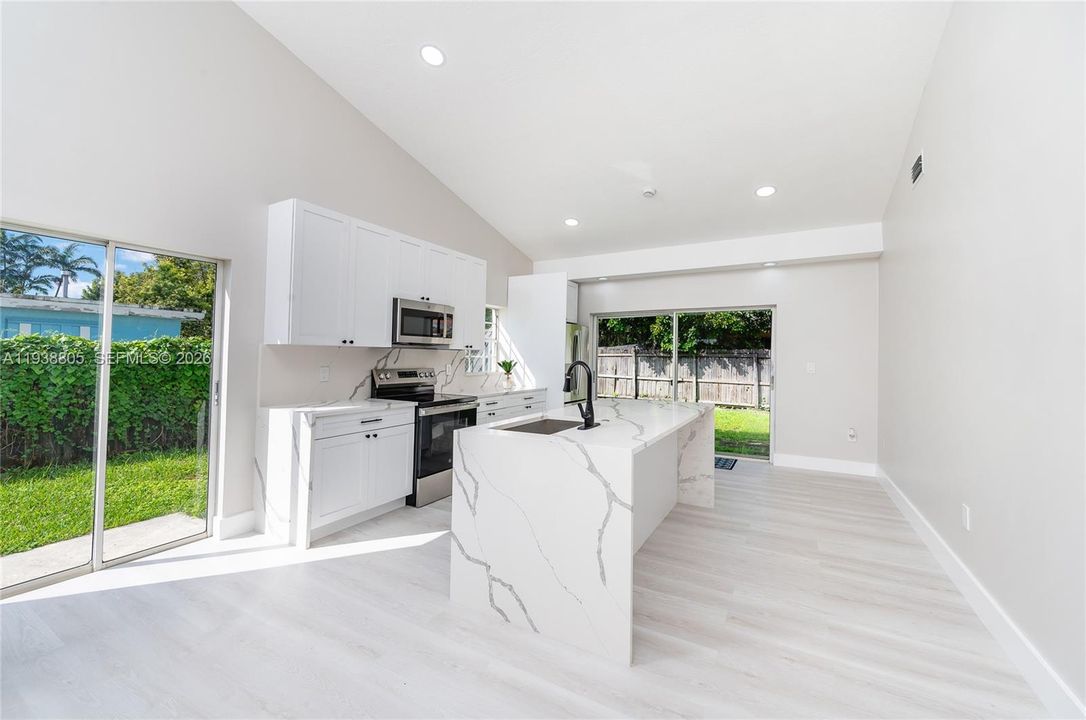 На продажу: $499,999 (3 спален, 2 ванн, 1366 Квадратных фут)