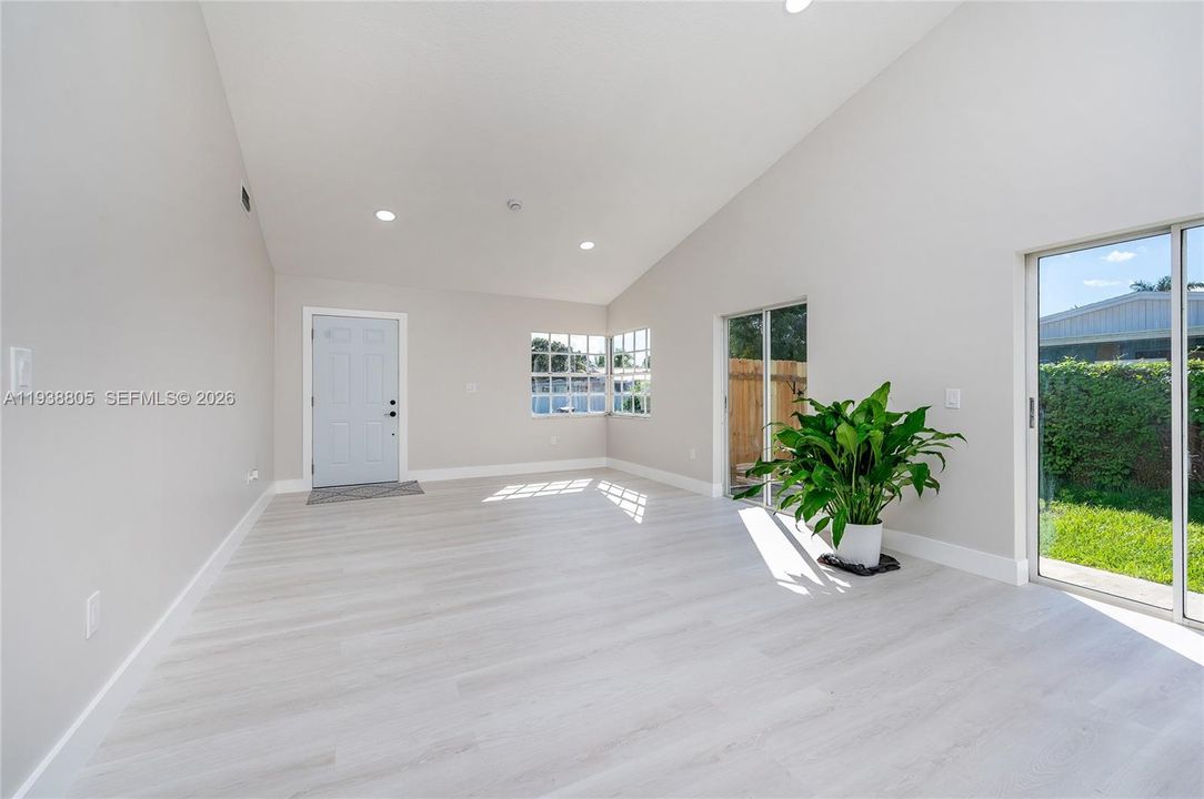 На продажу: $499,999 (3 спален, 2 ванн, 1366 Квадратных фут)