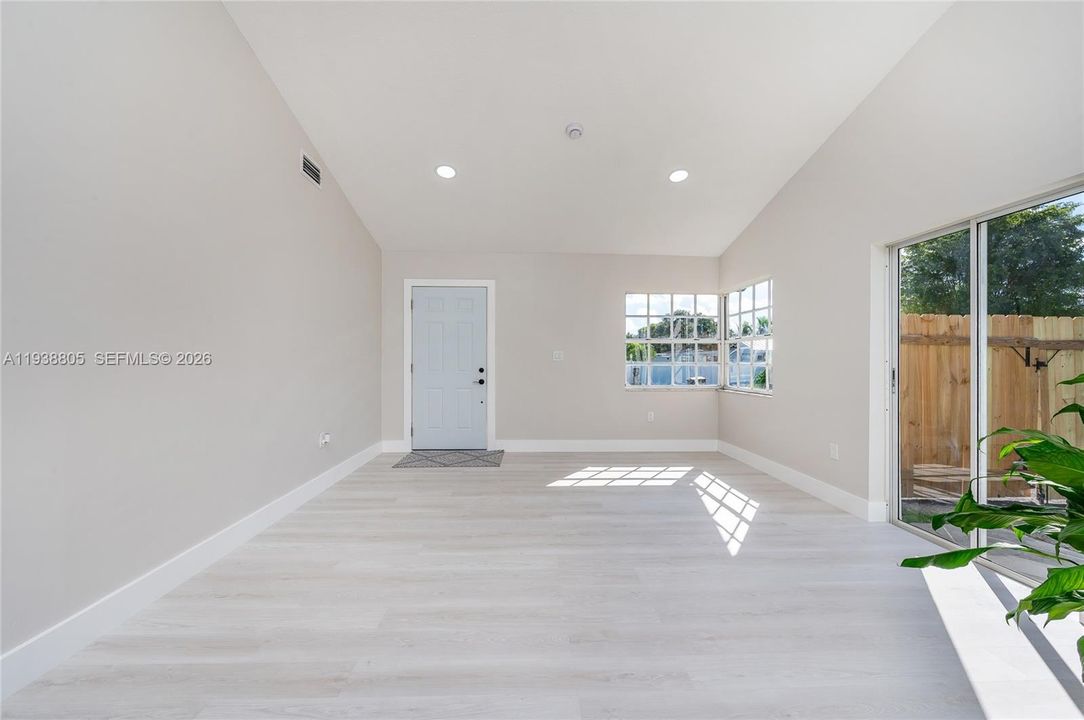 На продажу: $499,999 (3 спален, 2 ванн, 1366 Квадратных фут)