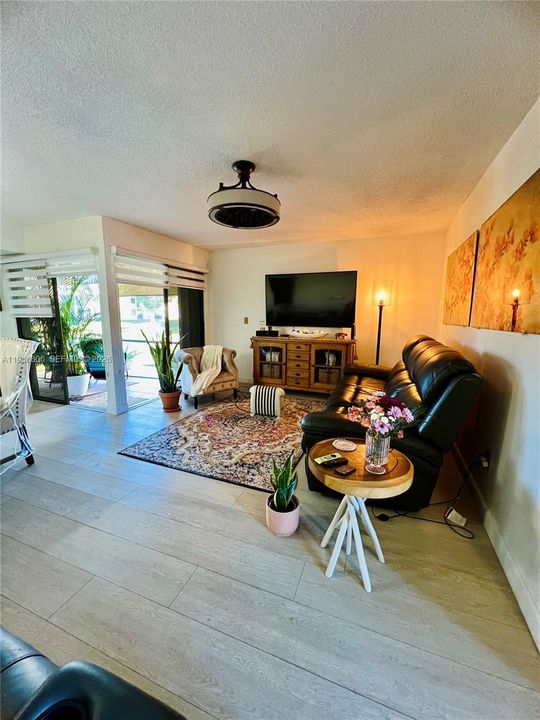 待售: $255,000 (3 贝兹, 2 浴室, 1195 平方英尺)