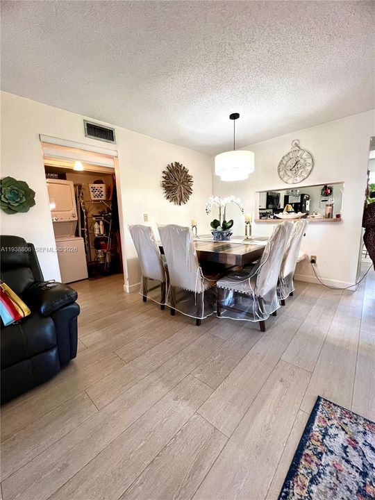 待售: $255,000 (3 贝兹, 2 浴室, 1195 平方英尺)