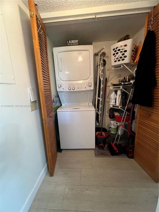 待售: $255,000 (3 贝兹, 2 浴室, 1195 平方英尺)