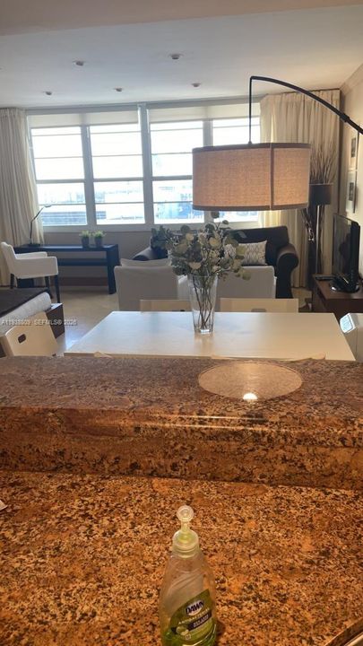 For Rent: $3,000 (0 beds, 1 baths, 565 Square Feet)