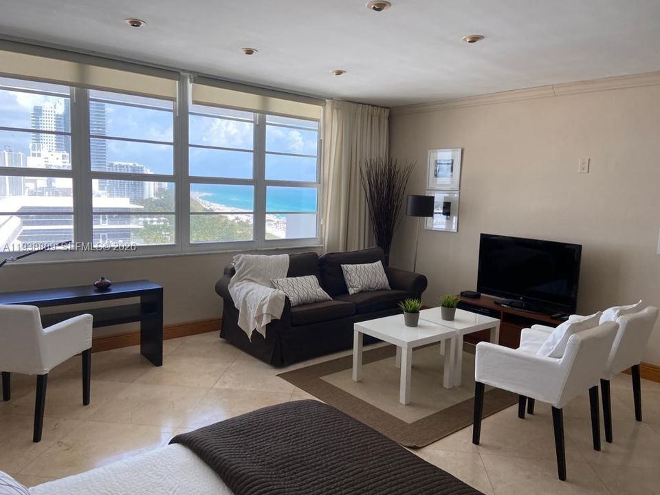 For Rent: $3,000 (0 beds, 1 baths, 565 Square Feet)