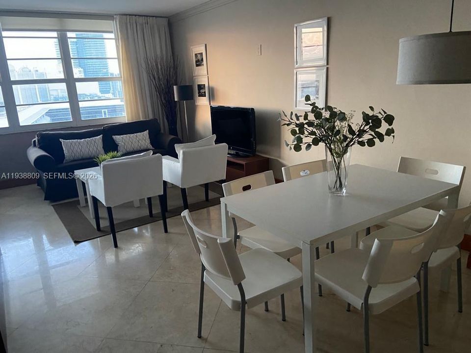 For Rent: $3,000 (0 beds, 1 baths, 565 Square Feet)