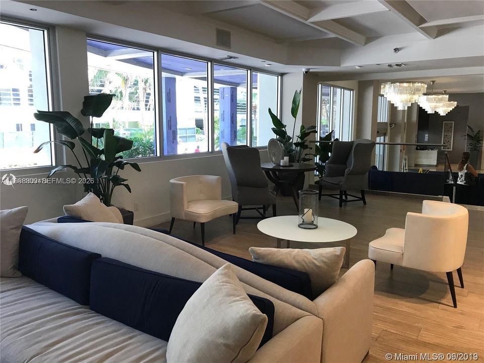 For Rent: $3,000 (0 beds, 1 baths, 565 Square Feet)