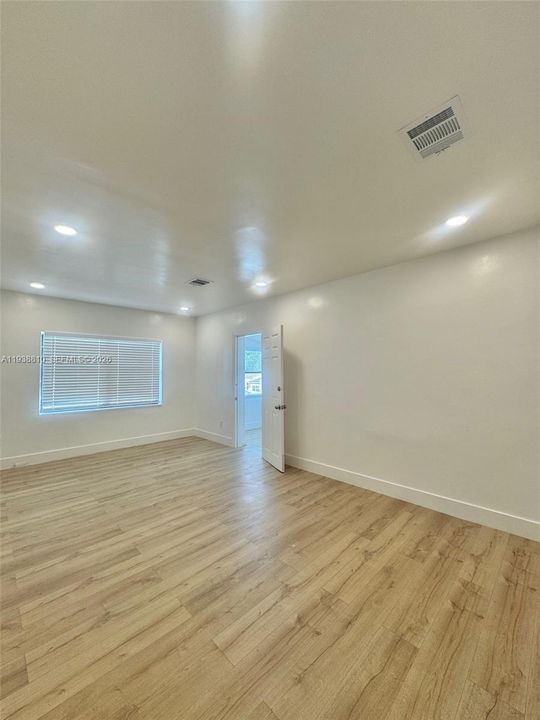 For Rent: $2,750 (3 beds, 1 baths, 1200 Square Feet)