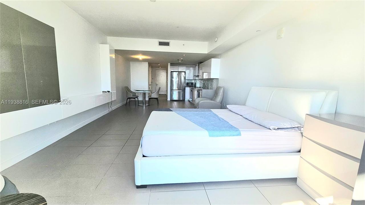 For Sale: $375,000 (0 beds, 1 baths, 588 Square Feet)