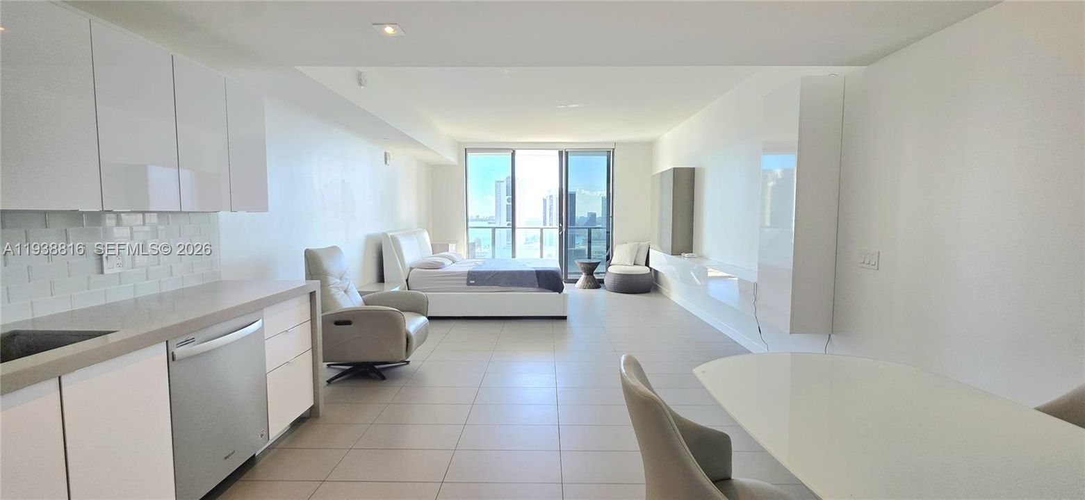 For Sale: $375,000 (0 beds, 1 baths, 588 Square Feet)