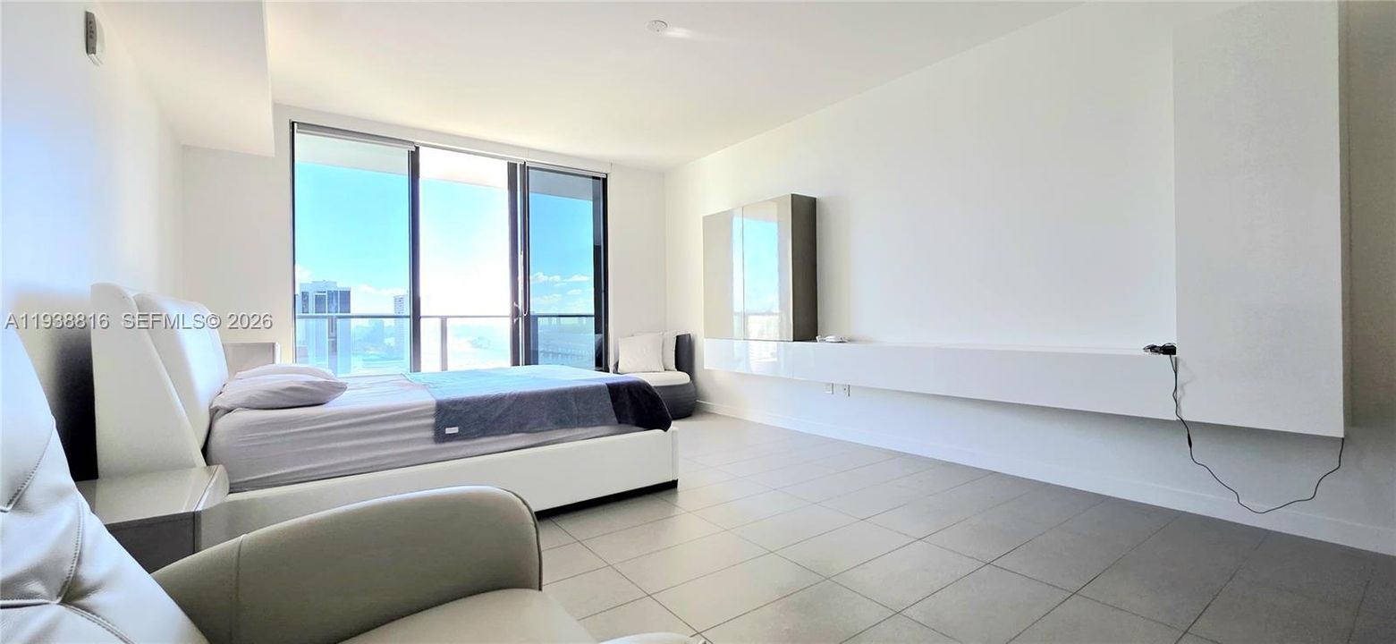 For Sale: $375,000 (0 beds, 1 baths, 588 Square Feet)