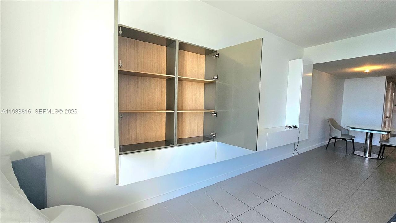 For Sale: $375,000 (0 beds, 1 baths, 588 Square Feet)