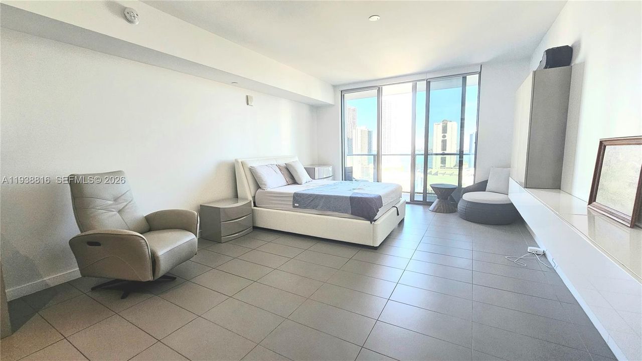 For Sale: $375,000 (0 beds, 1 baths, 588 Square Feet)