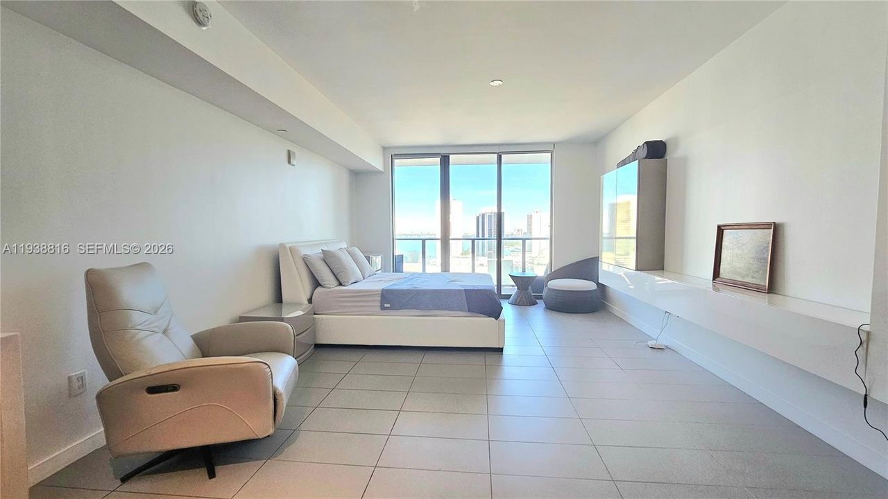 For Sale: $375,000 (0 beds, 1 baths, 588 Square Feet)