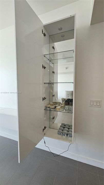 For Sale: $375,000 (0 beds, 1 baths, 588 Square Feet)