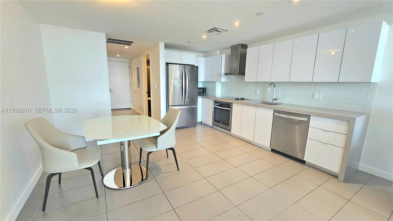 For Sale: $375,000 (0 beds, 1 baths, 588 Square Feet)