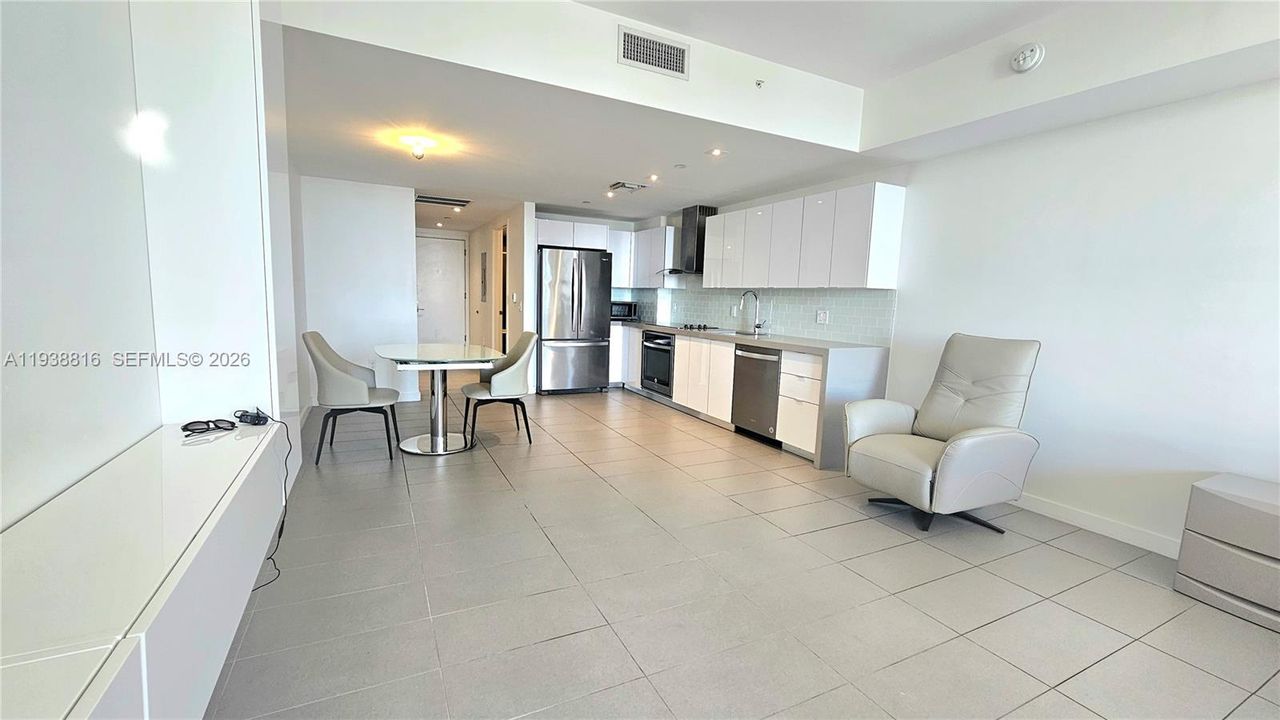 For Sale: $375,000 (0 beds, 1 baths, 588 Square Feet)