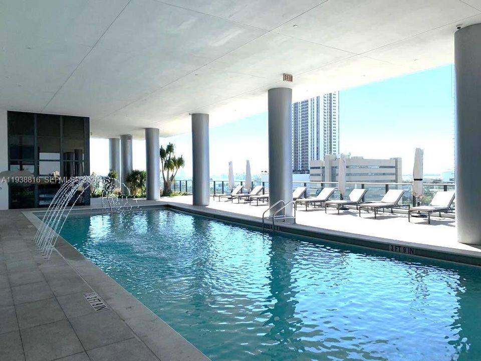 For Sale: $375,000 (0 beds, 1 baths, 588 Square Feet)