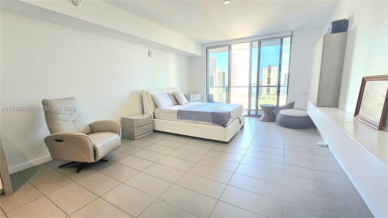 For Sale: $375,000 (0 beds, 1 baths, 588 Square Feet)